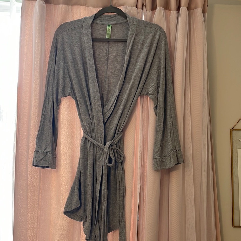 Honeydew short lightweight robe size M